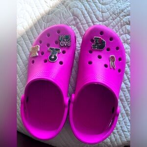 Women’s pink crocs